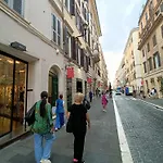 Casa Lucrezia *